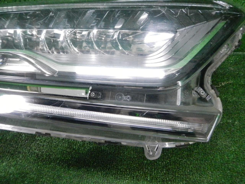 Фара правая Honda CR-V 5 (2016-н.в.) LED