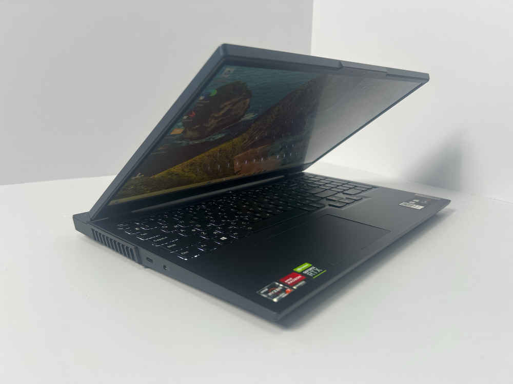 Ноутбук Lenovo Legion 5 15ACH6H (82JU005ERK) 15.6"/AMD Ryzen 7 5800H/RAM 16GB/SSD 1024GB/GeForce RTX 3070 8GB/1920*1080/IPS 165Hz/DOS/Подсветка кл-ры: LED/черный. Состояние: Уценка/дефект корпуса