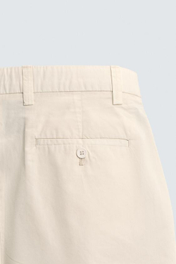 ZARA ШОРТЫ REGULAR FIT СО СКЛАДКАМИ, ЖЕЛТОВАТО-БЕЛЫЙ
