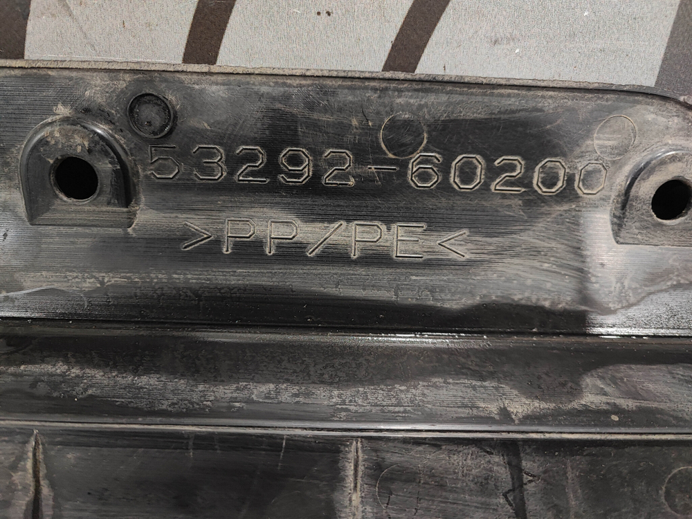 Кожух замка капота Toyota Land Cruiser Prado 150 17-24 Б/У Оригинал 5329260200