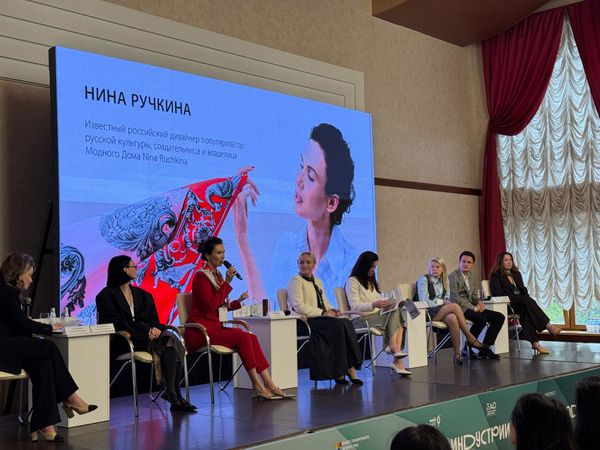 Презентация коллекции платков бренда &quot;Русские в моде&quot;, созданной для ЕАО