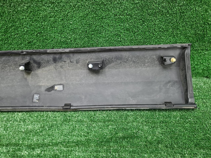 Накладка двери передняя правая Skoda Karoq (17-нв)