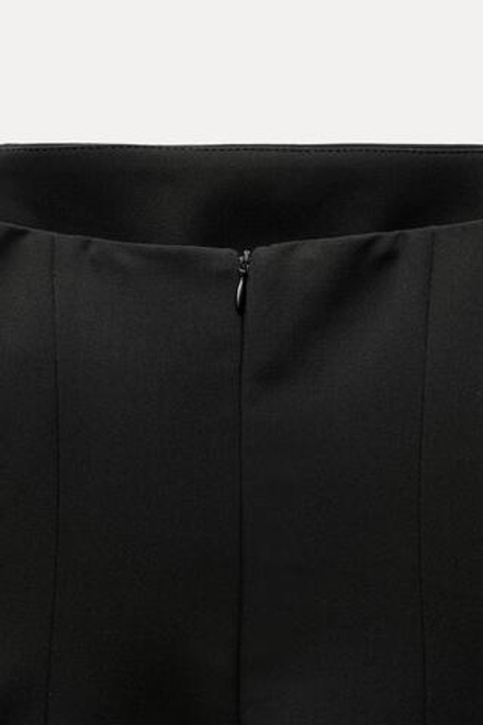 ZARA ОДНОТОННОЕ ПЛАТЬЕ ИЗ РЕЛЬЕФНОЙ ТКАНИ С ОТКРЫТЫМИ ПЛЕЧАМИ, БЕЛЫЙ/ЧЕРНЫЙ
