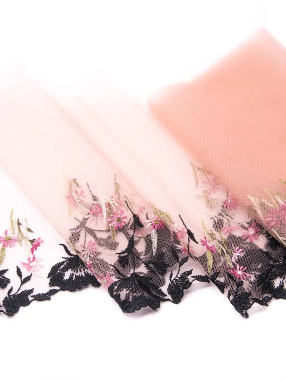 05-102 ОПТ Вышивка на неэл. сетке 21 см, кофе с молоком/черный/розовый (левая)