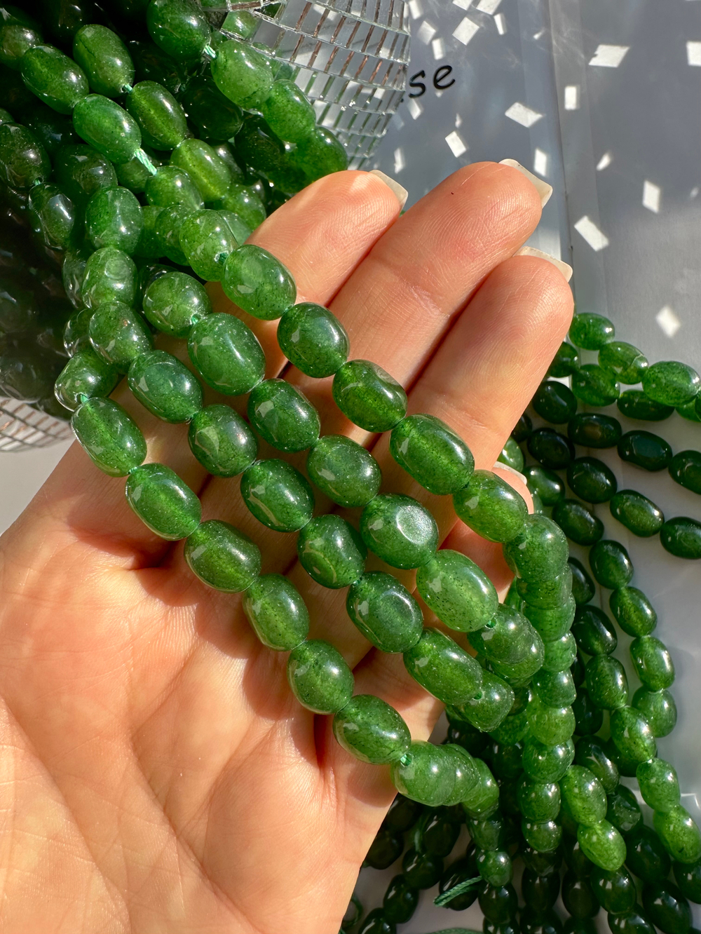 Нить бусин из тонированного кварца 7-8мм (галтовка)