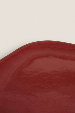 ZARA HOME АСИММЕТРИЧНАЯ КЕРАМИЧЕСКАЯ ПЛОСКАЯ ТАРЕЛКА, КРАСНЫЙ