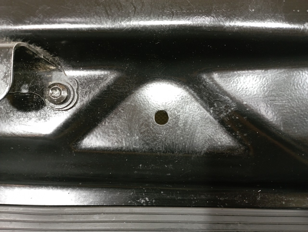 Усилитель двери левой 2020г.