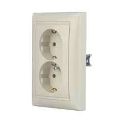 Розетка двойная с заземлением слоновая кость Legrand Valena 774370