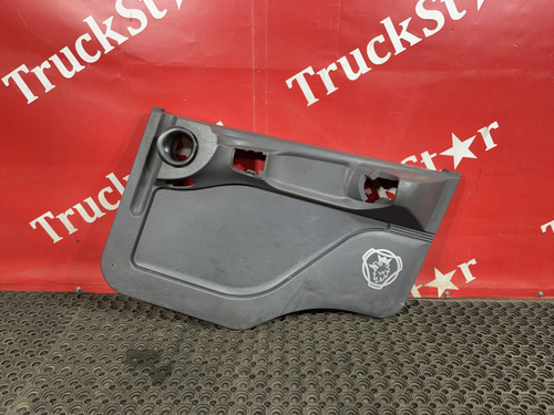 Обшивка двери передняя правая