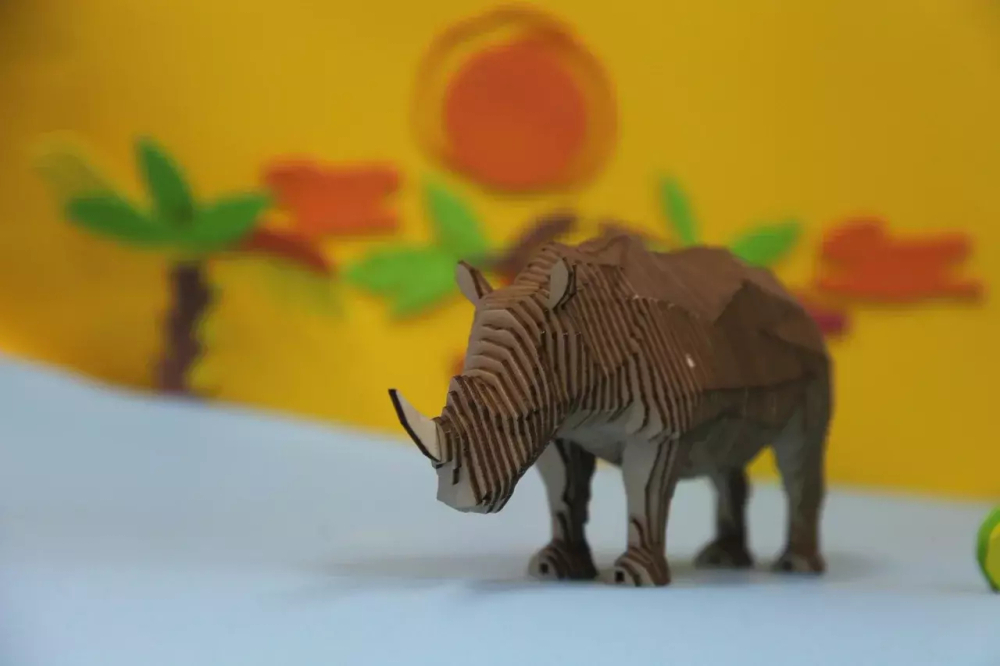 Деревянный конструктор UNIWOOD Носорог с набором карандашей