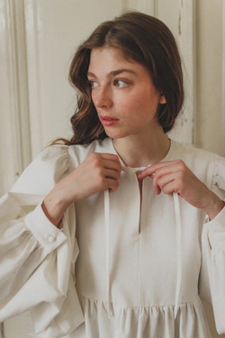 Платье с объемным рукавом из джинсы Айвори