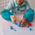 Фартук для творчества на завязках. Машинки принт