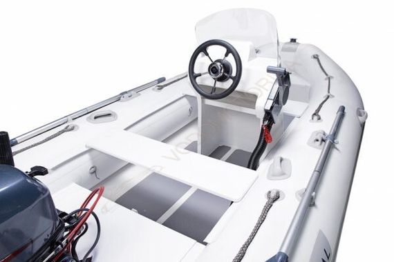 Жестко-надувная лодка Адмирал RIB 410 (с консолью)