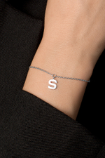 Серебряный браслет с буквой "S"