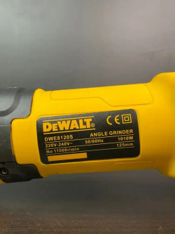 Угловая шлифмашина DWE8120S Dewalt 1010WT с регулировкой оборотов