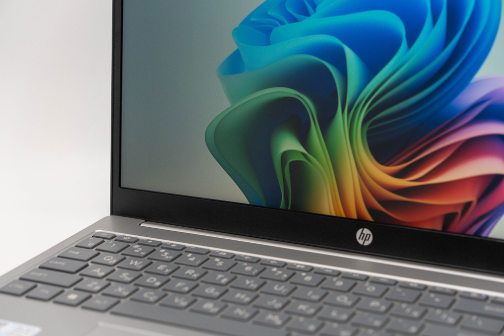 Ноутбук HP 15-fd0888TU Laptop 15 ( i7-1260P )