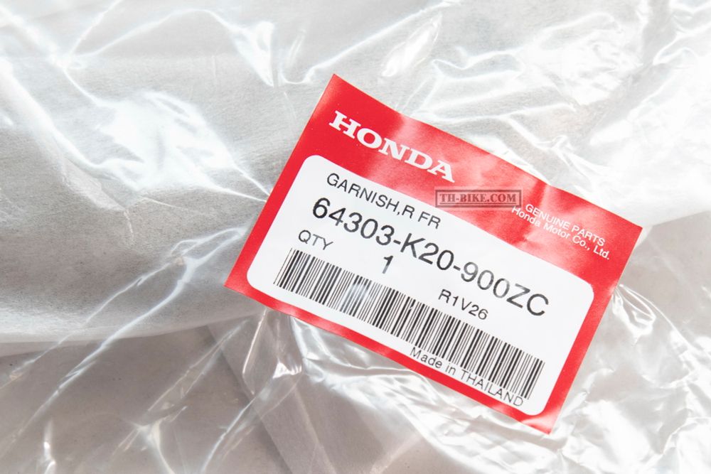 64303-K20-900ZC. GARNISH, R. FR. *Y215*. HONDA