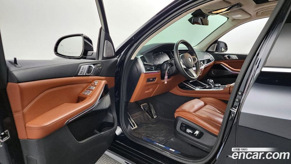 BMW X7 (G07) M50i 6-и местный (10.2020)