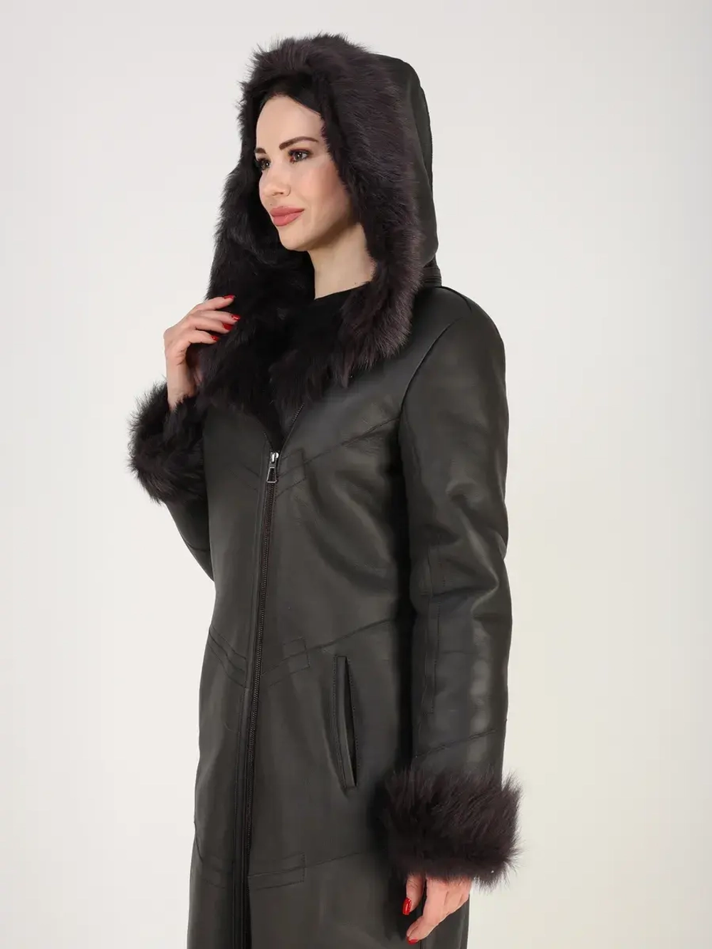 Дубленка зимняя натуральная с капюшоном длинная