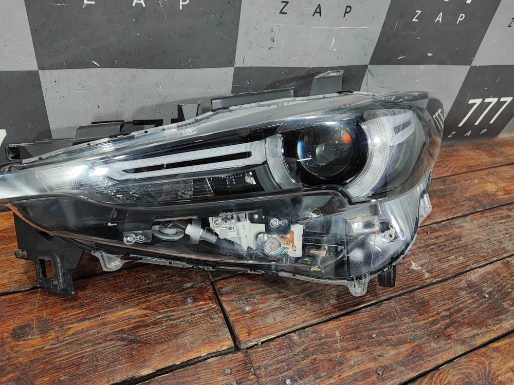 Фара левая LED Mazda CX-5 2 (KF) 17-нв Б/У Оригинал KB8P51040K