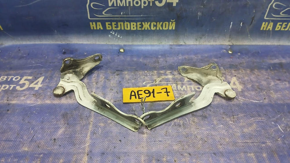 Петля капота правая TOYOTA LEVIN 1990
