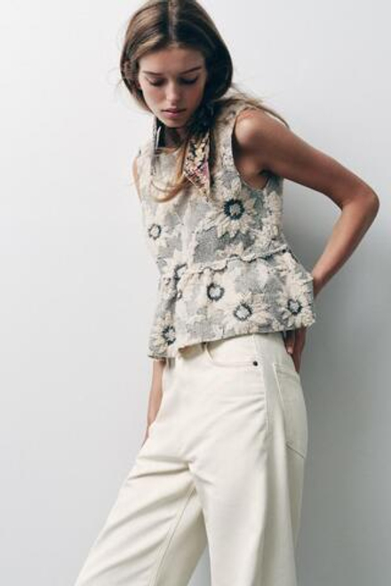 ZARA ТОП С БАСКОЙ, ТЕКСТУРНОЙ ТКАНЬЮ И ЦВЕТАМИ, ЭКРЮ/ЧЕРНЫЙ