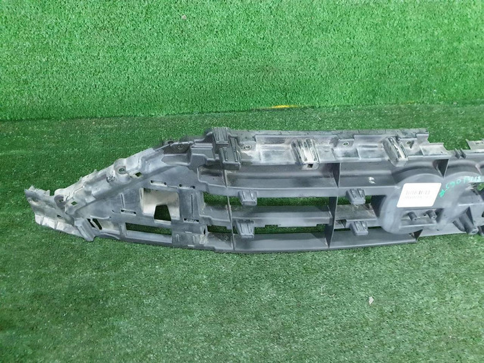 Кронштейн решетки радиатора Audi A8 4 D5 (2017-2021)