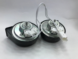 Звуковые сигналы FIAMM AM80SX 932822Z (к-т 2шт. с разъёмами Renault, GM, Ford)