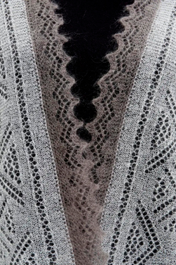 Оренбургский пуховый палантин двухцветный АИ16070-01/03 белый/серый