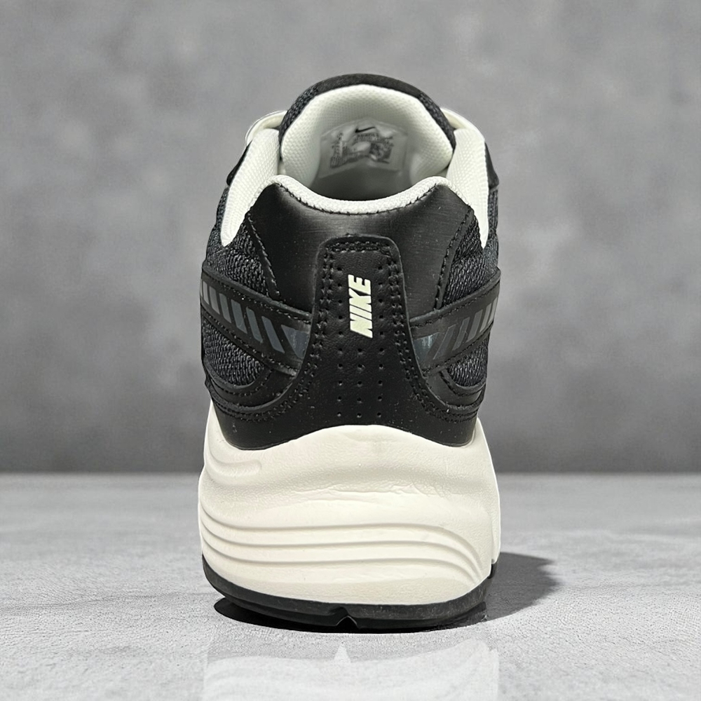 Nike Initiator • Black
