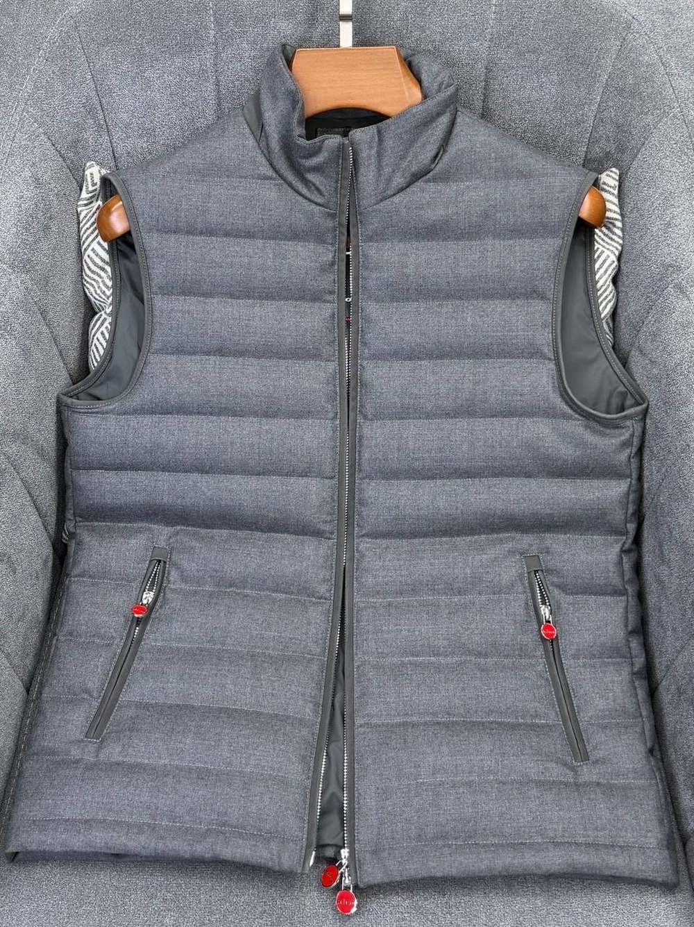 Пуховый жилет Kiton