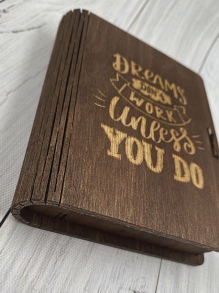 Коробка  "Dreams don't work"