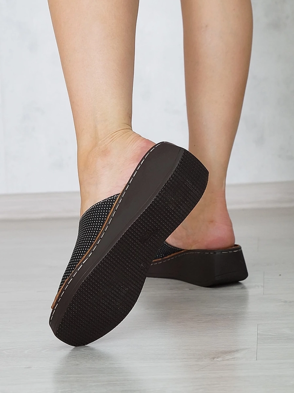 Шлепанцы женские LOBAS SHOES 9140-132 \01