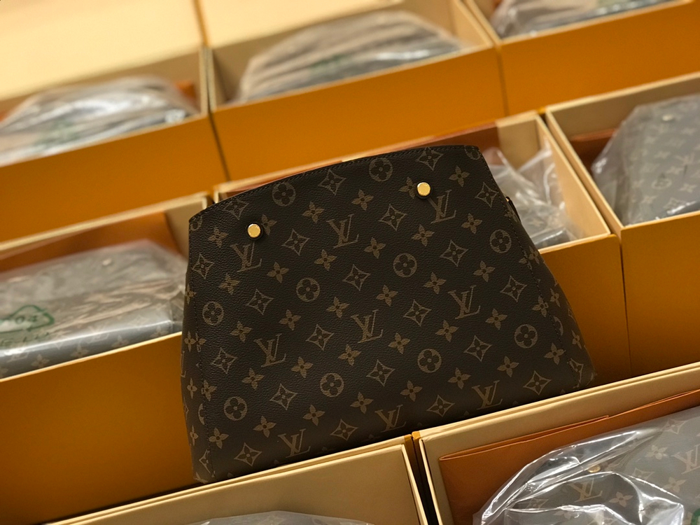 Louis Vuitton Montaigne MM