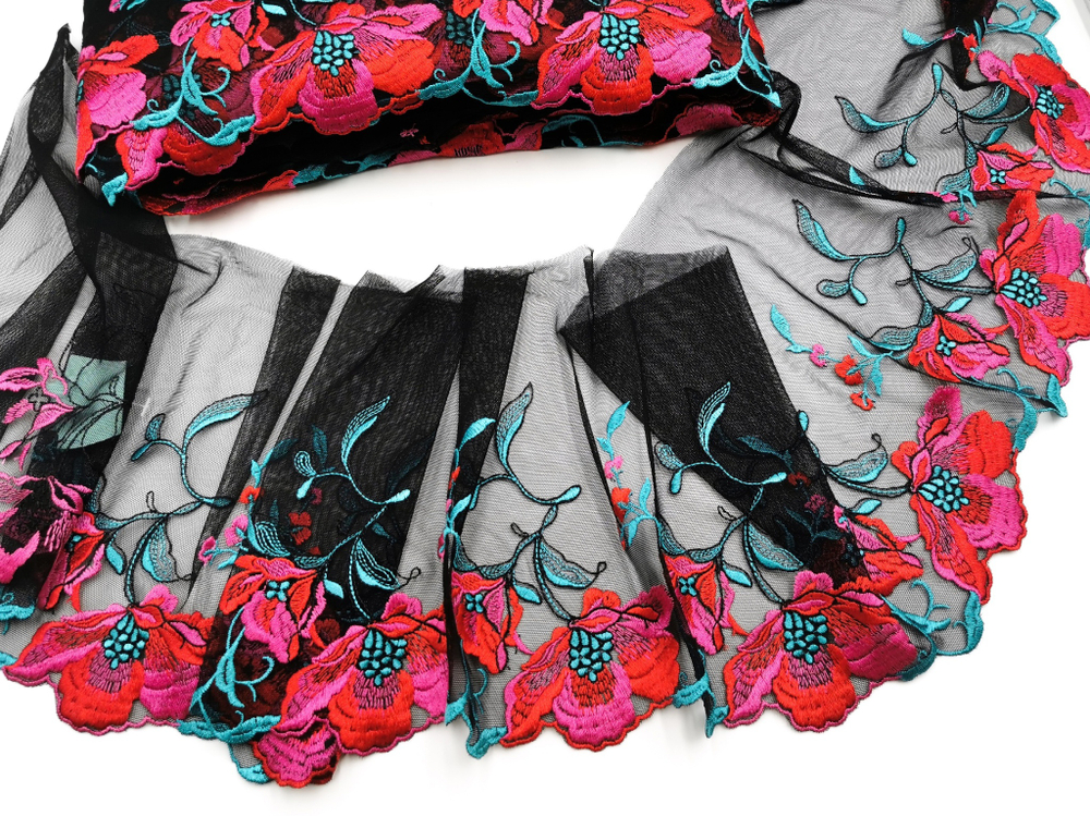 Вышивка на сетке, 19,5см, ЛЕВАЯ, цветы на черном фоне (Артикул: VS-2024), м