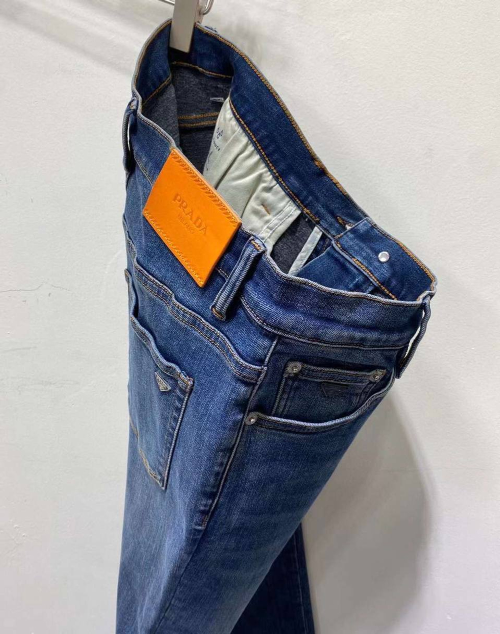 Джинсы Prada