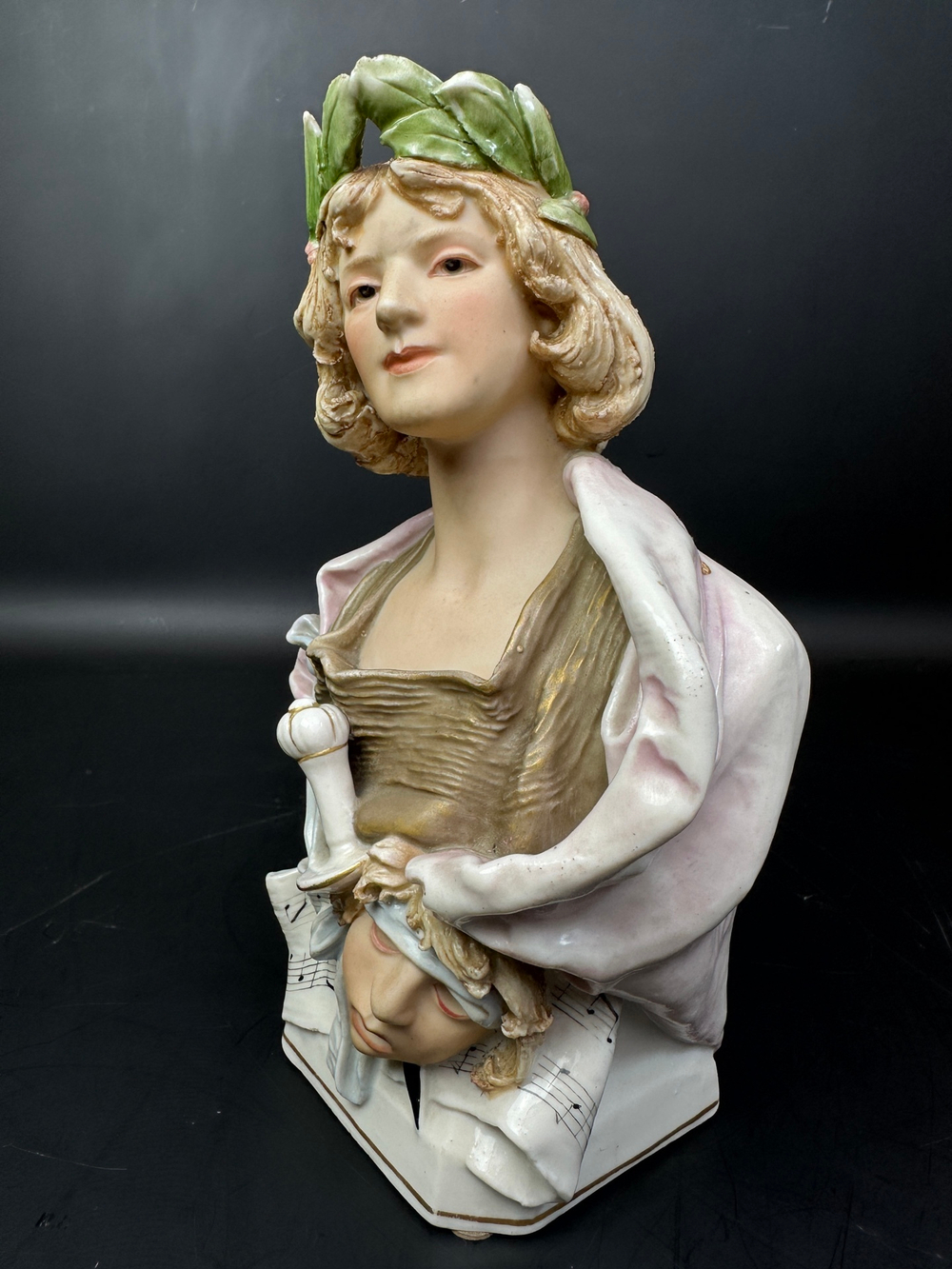 Бюст девушки