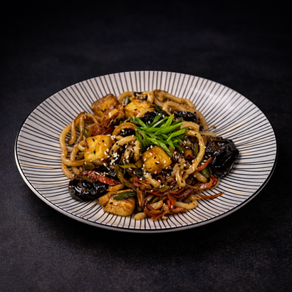 Удон с грибами Муэр и хрустящими баклажанами в Азиатском соус