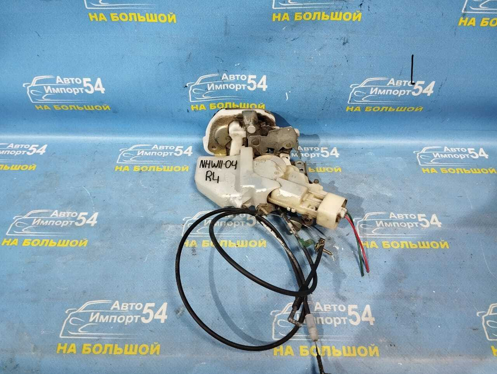 Замок двери задней левой TOYOTA PRIUS 2002