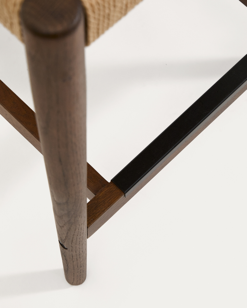 Полубарный стул Analy из массива дуба в отделке орех и веревочным сиденьем 65 см