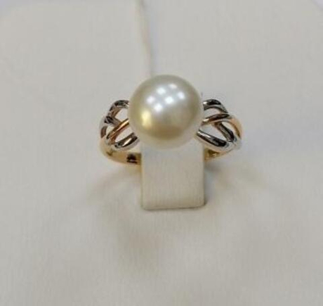 Кольцо из золота с жемчугом