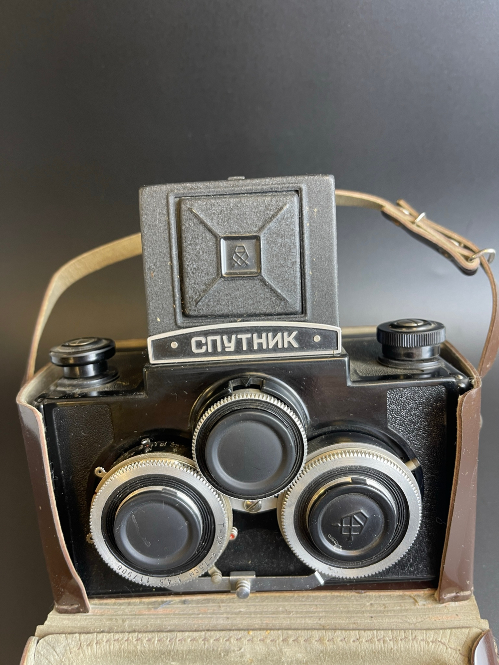 Фотоаппарат стереоскопический "Спутник", с объективом "Т-22", металл, кожа, стекло, пластик, ЛОМО (Ленинградское оптико-механическое объединение), СССР, 1955-1960 гг.