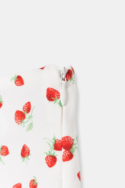 ZARA БРЮКИ КАПРИ С ПРИНТОМ КЛУБНИКИ, БЕЛЫЙ/КРАСНЫЙ