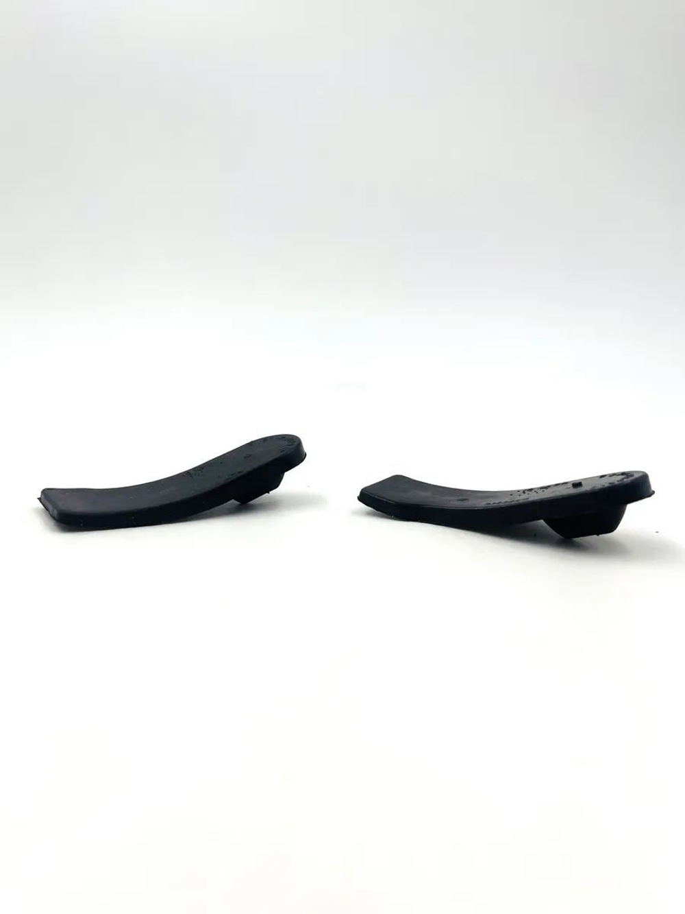 Отбойник капота ВАЗ 2121 Нива комплект 2 шт