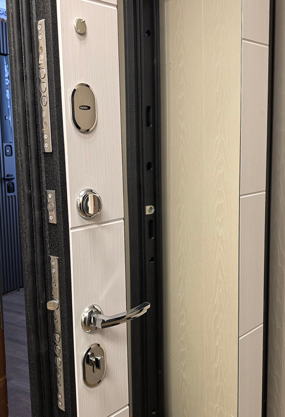 Форпост Эверест Зеркало