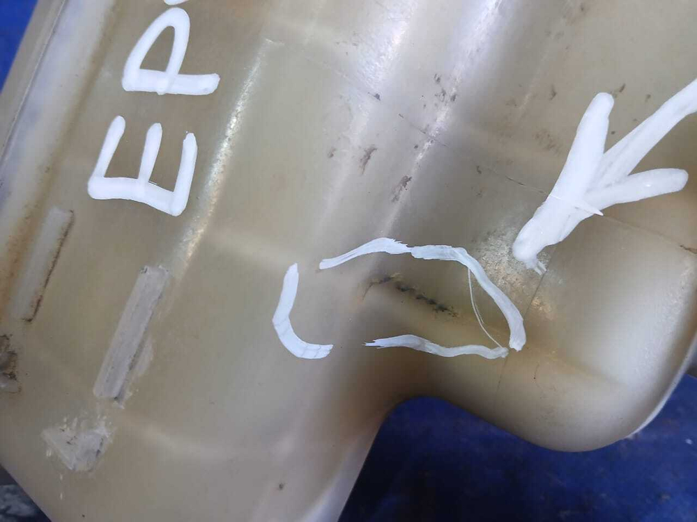 Бачок расширительный MAZDA TRIBUTE 2002