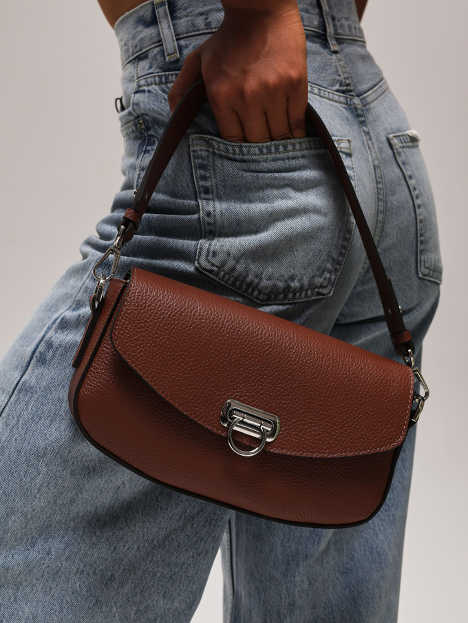 Сумка кожаная на плечо багет коричневая