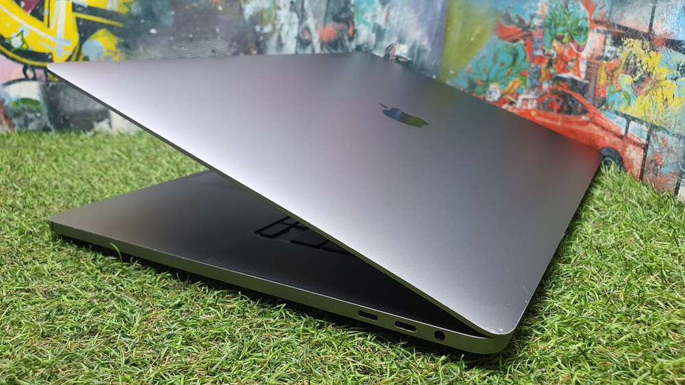 MacBook Pro 16 2019, i7 A2141