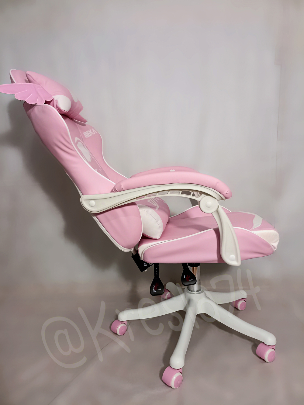 Геймерское кресло Pink Love. Розового цвета