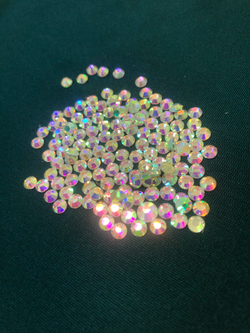 Расклейка страз 300 штук.